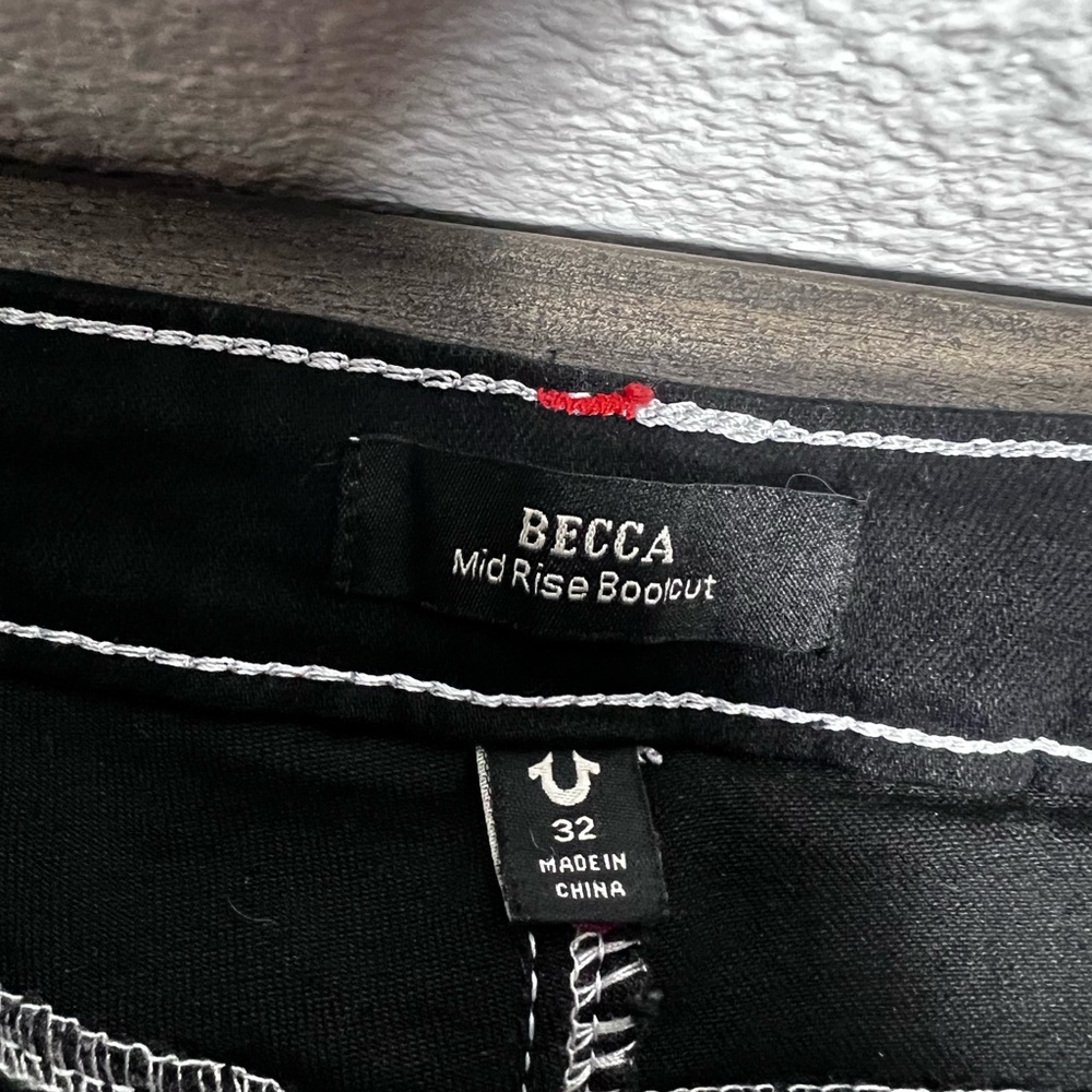 NWT True Religion Becca Mid Rise Flap Bootcut Jeans – Black Rinse – Size 32 - Picture 3 of 8